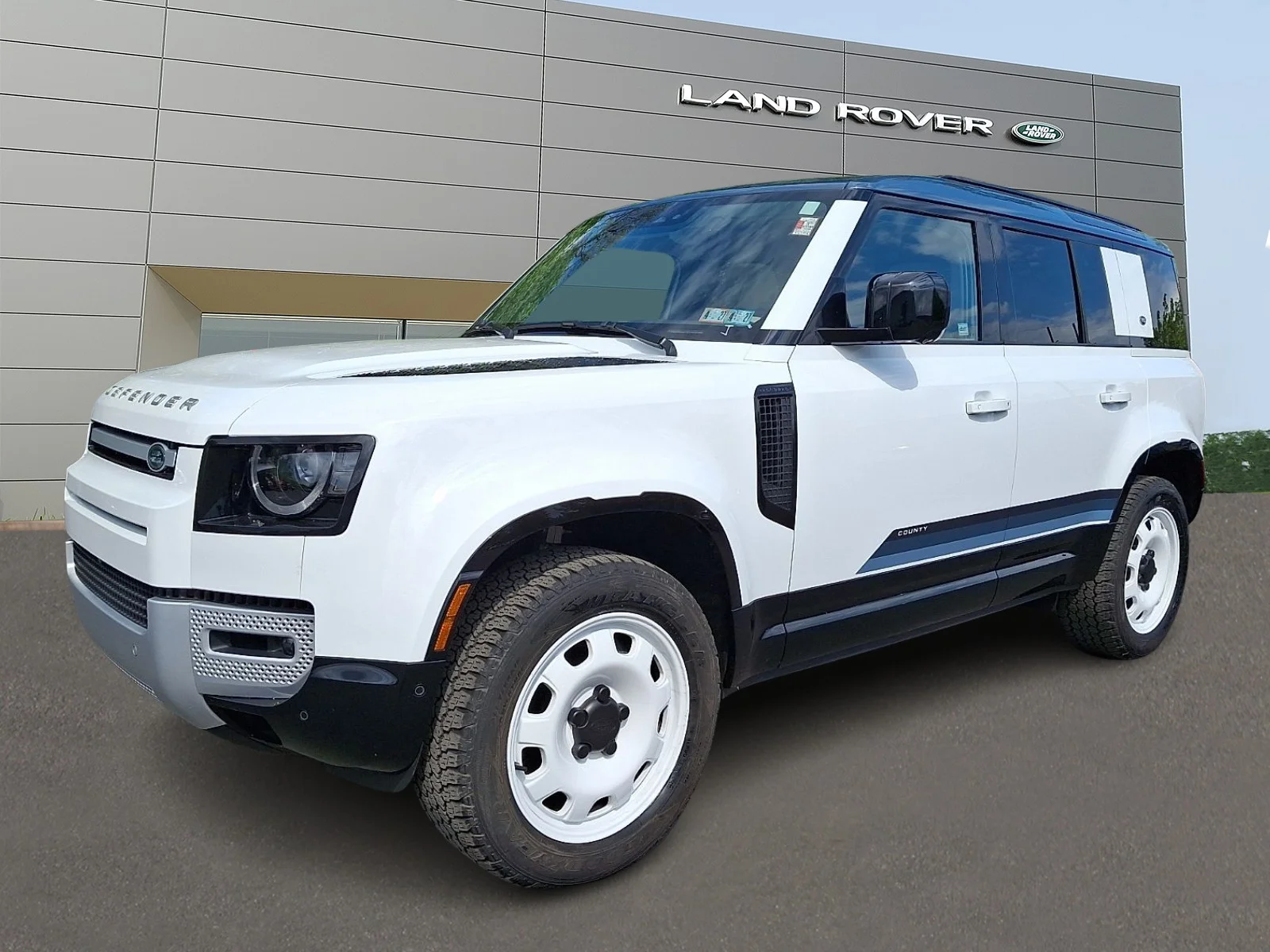 2024 Land Rover Defender 110 S P400's photo
