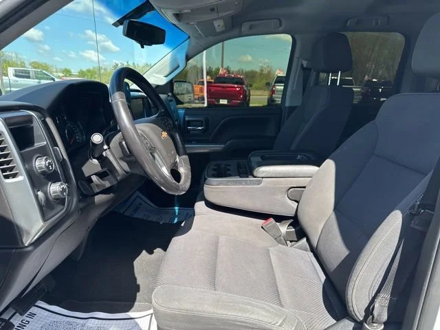 Used 2019 SUMMIT WHITE Chevrolet LT image 22