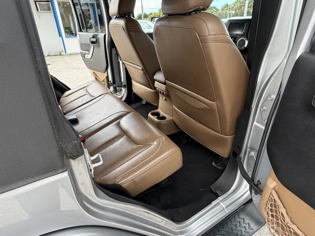 Used 2013  Jeep Sahara image 25
