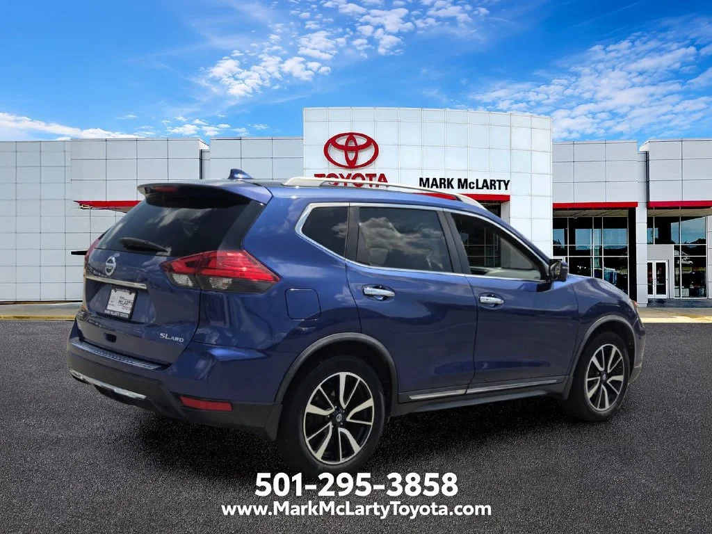 Used 2017 Blue Nissan SL image 5