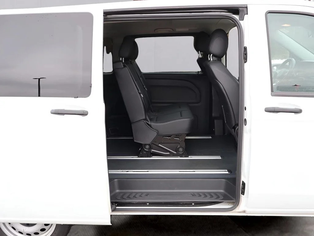 Used 2023  Mercedes-Benz Passenger image 13