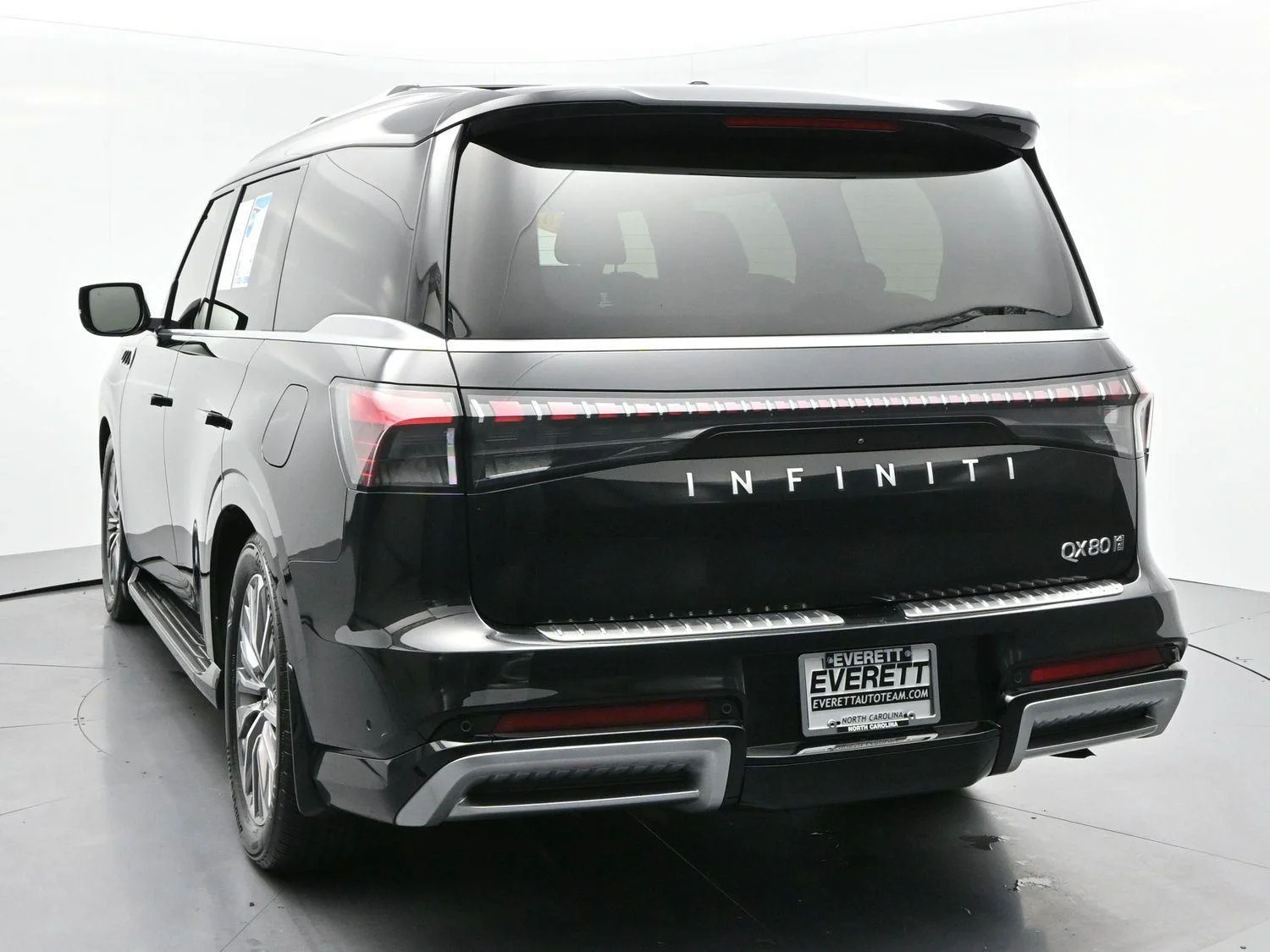 Used 2025 Black Obsidian INFINITI LUXE image 6