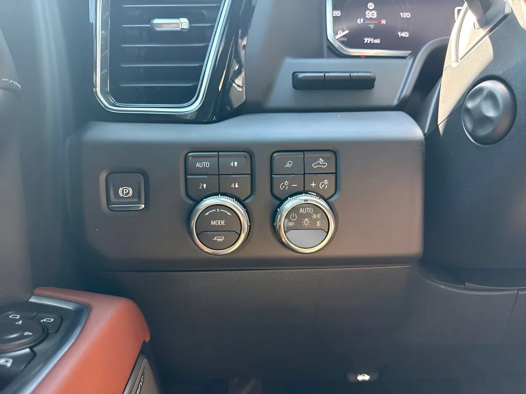 Used 2026 Glacier White Tricoat GMC Denali Ultimate image 25