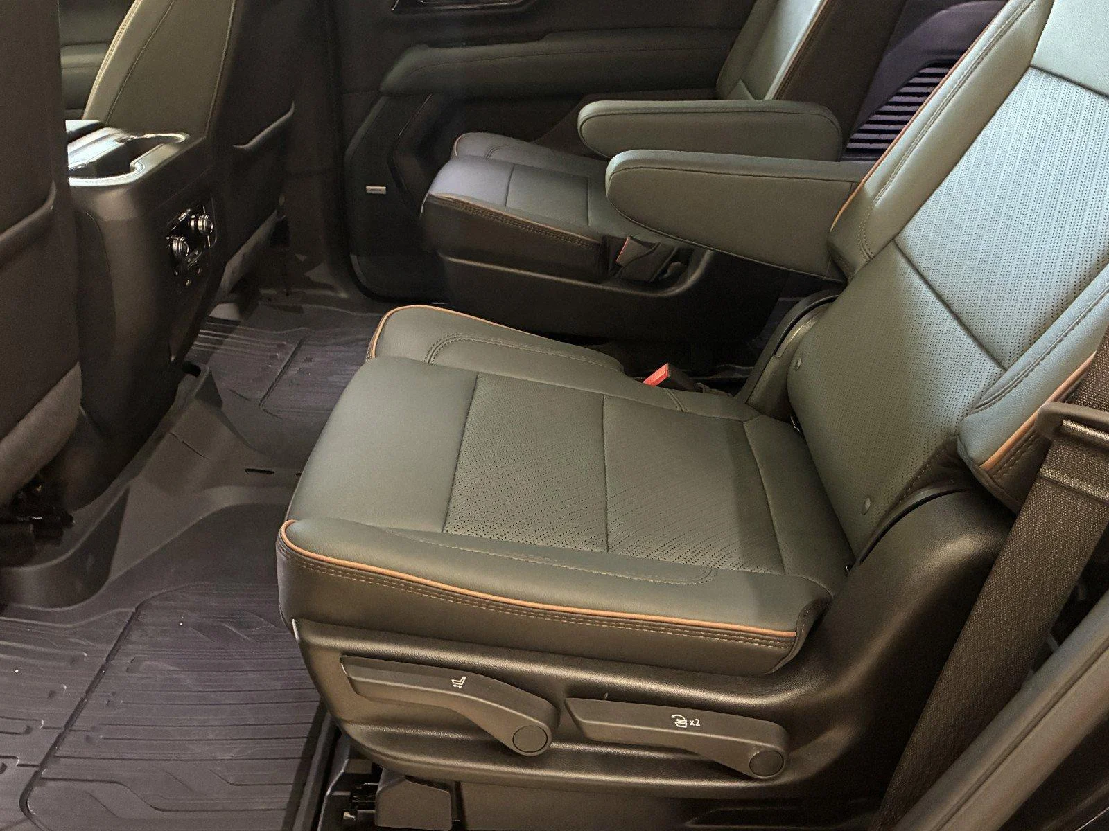 2026 GMC Yukon AT4 - Photo 15