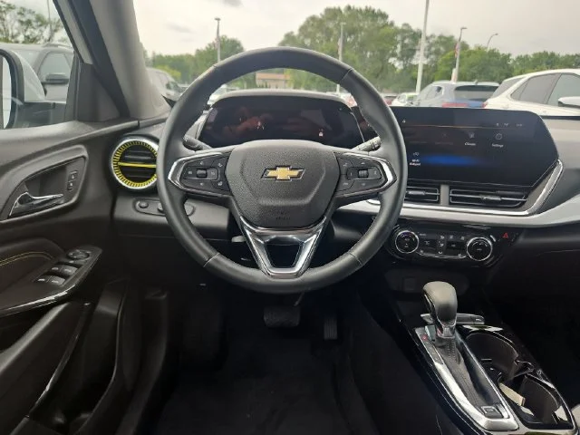 Used 2024 Summit White Chevrolet LT image 14