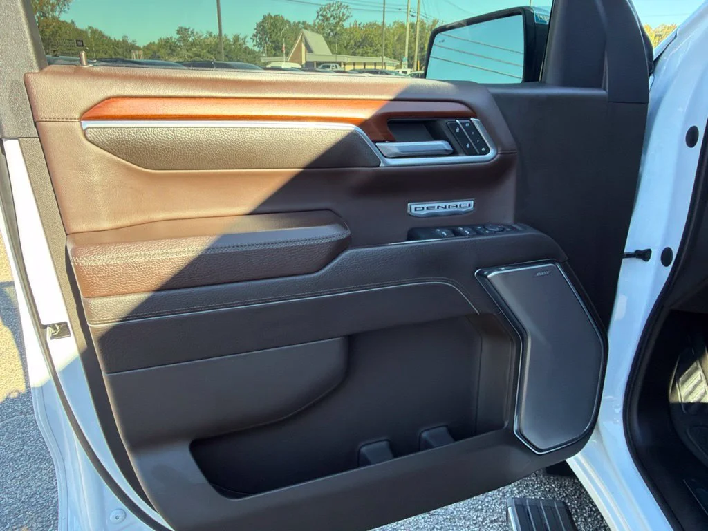Used 2023 SUMMIT WHITE GMC Denali image 17