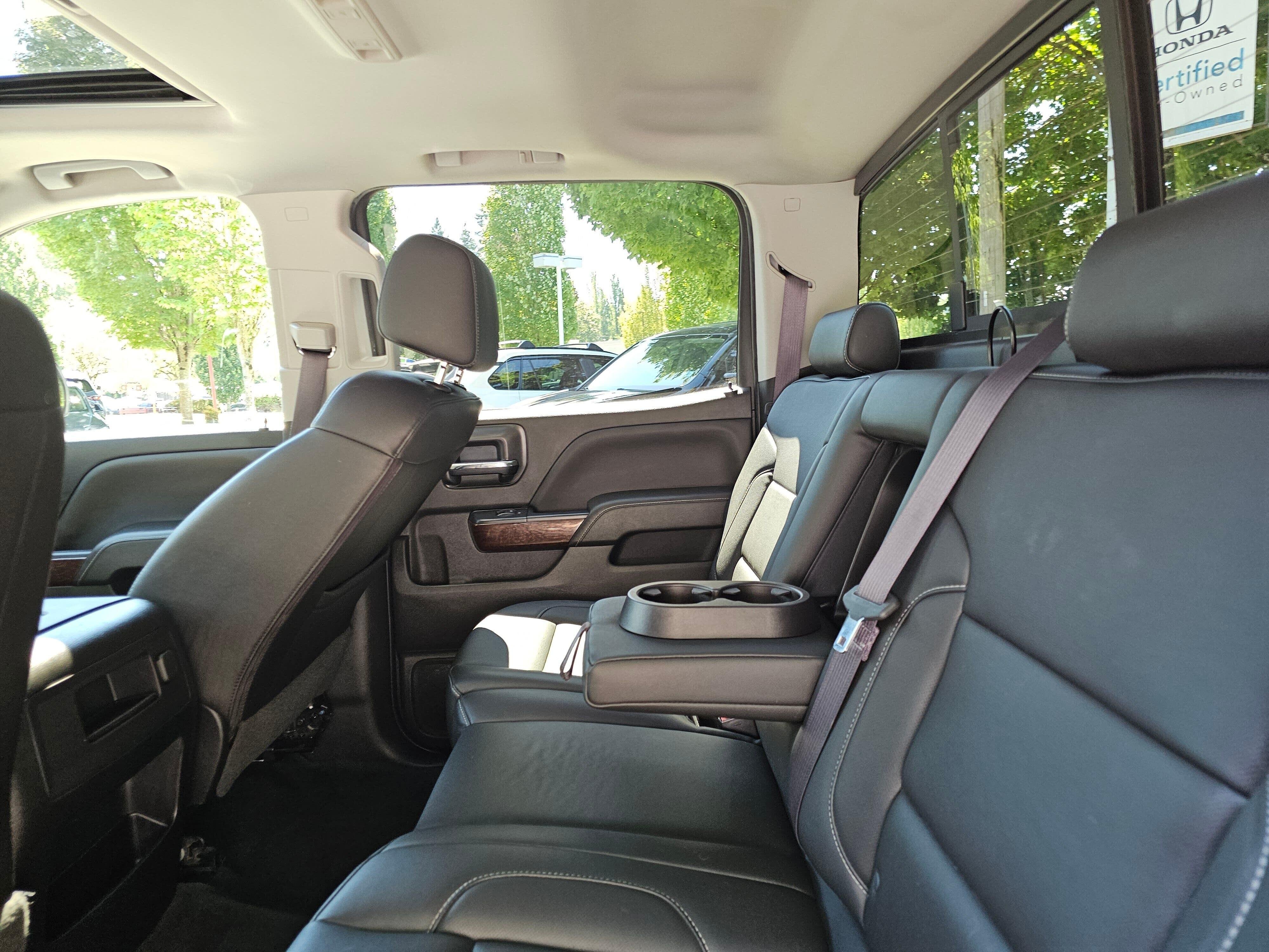 Used 2017 White Frost Tricoat GMC SLT image 20