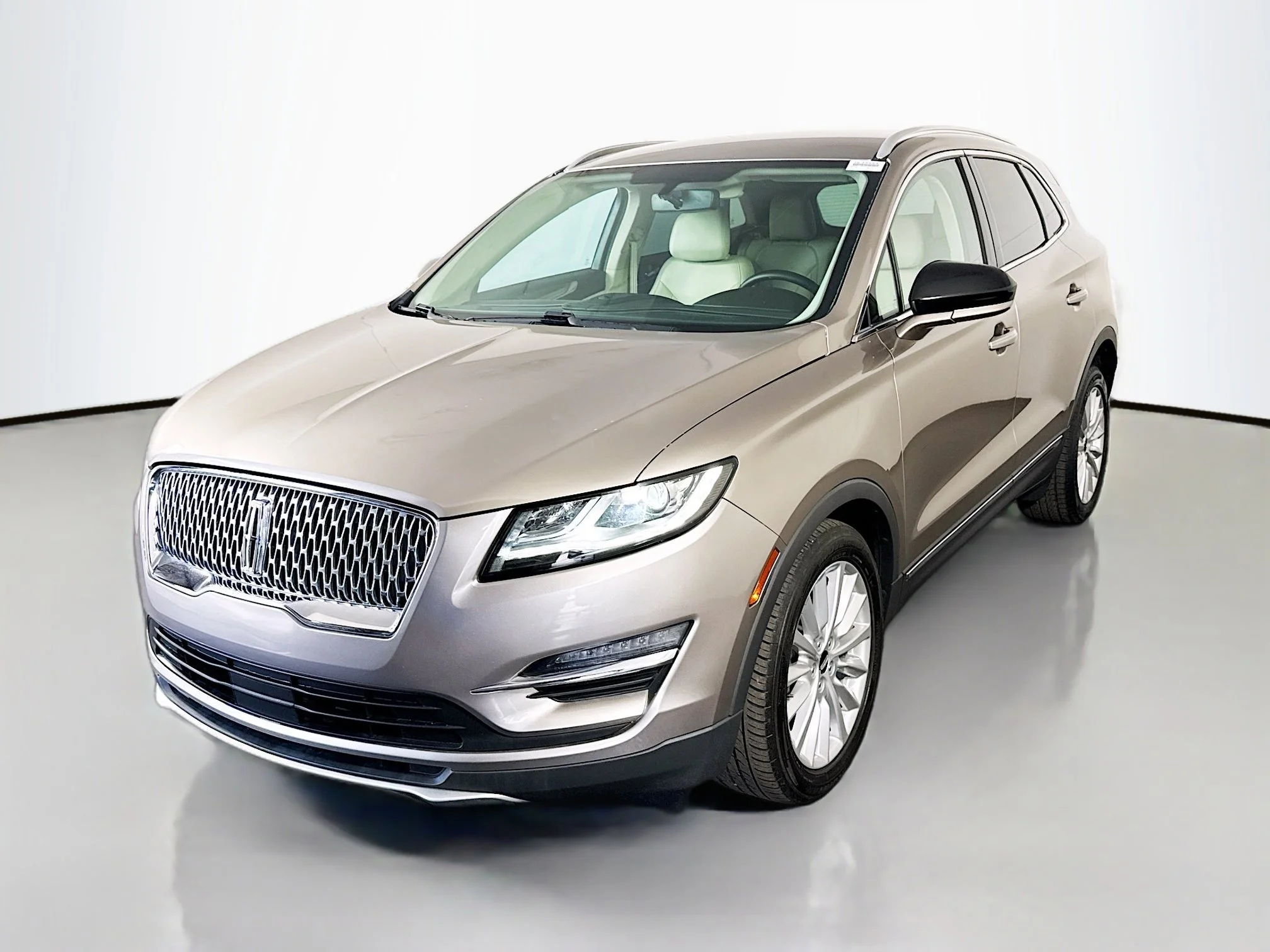Used 2019 Iced Mocha Metallic Lincoln Standard image 3