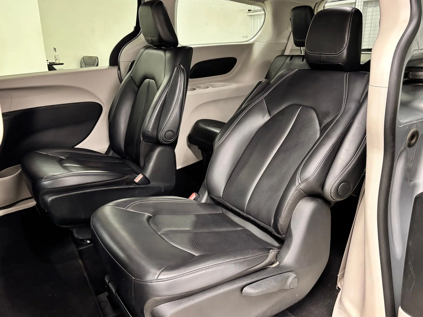 Used 2023 Silver Chrysler Touring L image 18