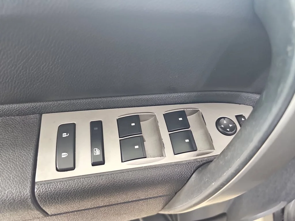 Used 2011 TAUPE GRAY METALLIC Chevrolet LT image 30