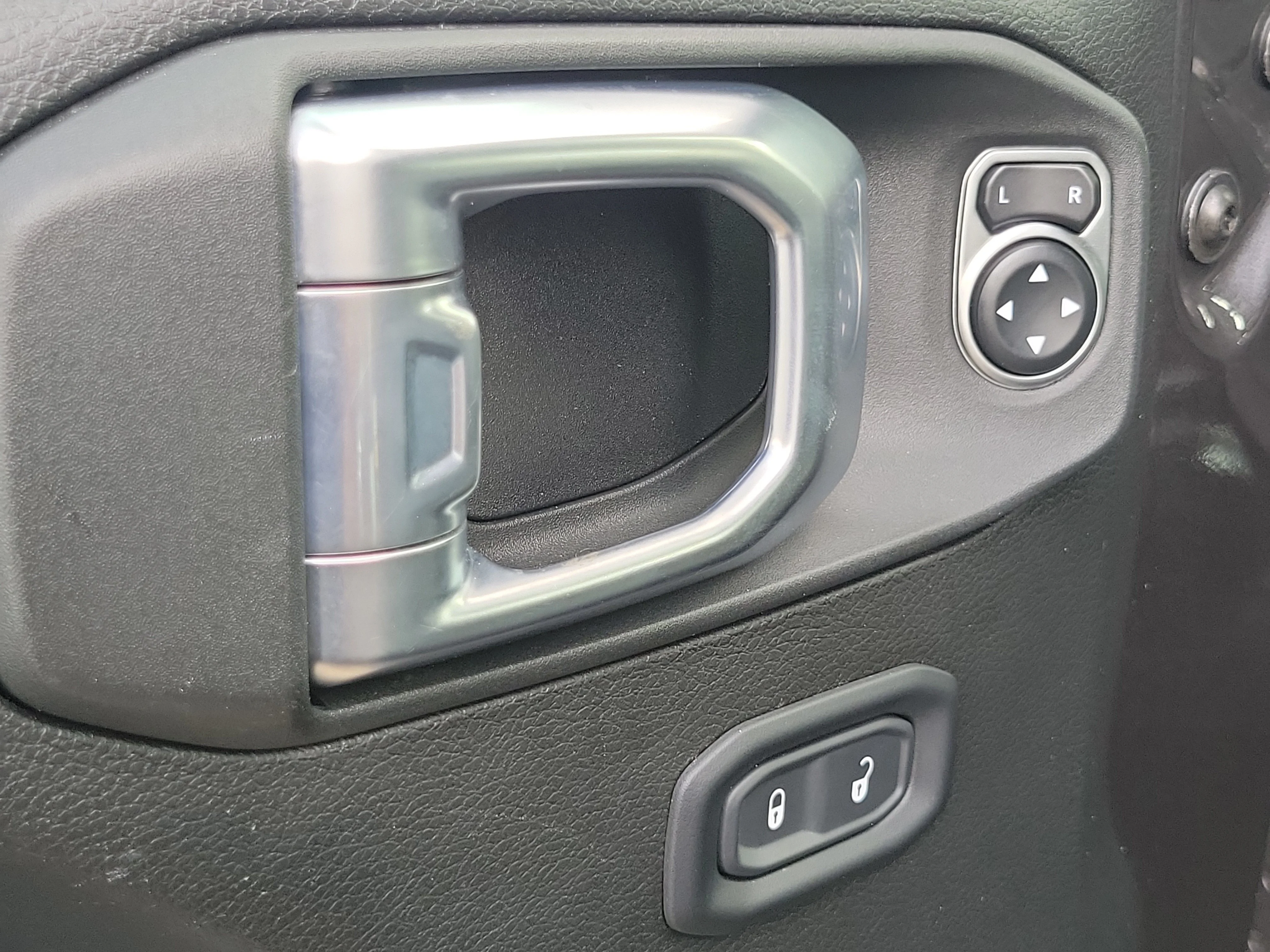 Used 2024 Granite Crystal Metallic Clearcoat Jeep Sport image 18