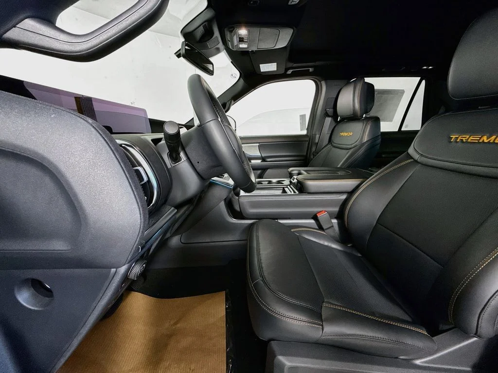New 2027 Glacier Gray Metallic Tri-Coat Ford Tremor® image 22
