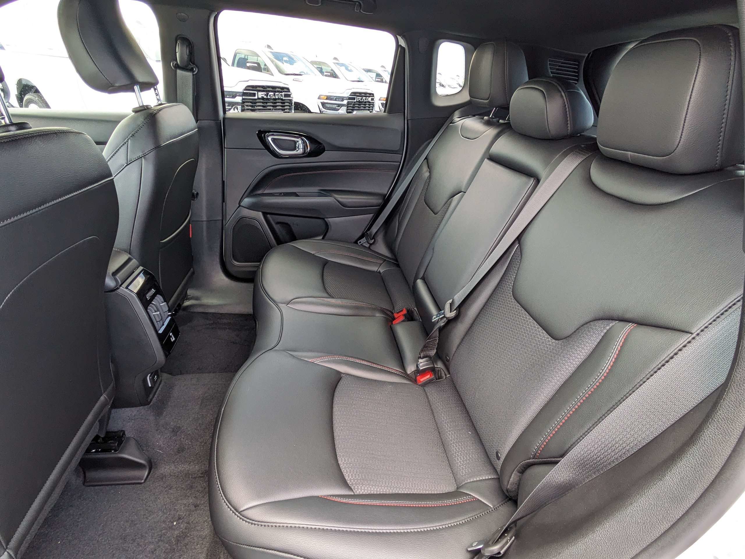 New 2026 Bright White Clear-Coat Exterior Paint Jeep Trailhawk image 14