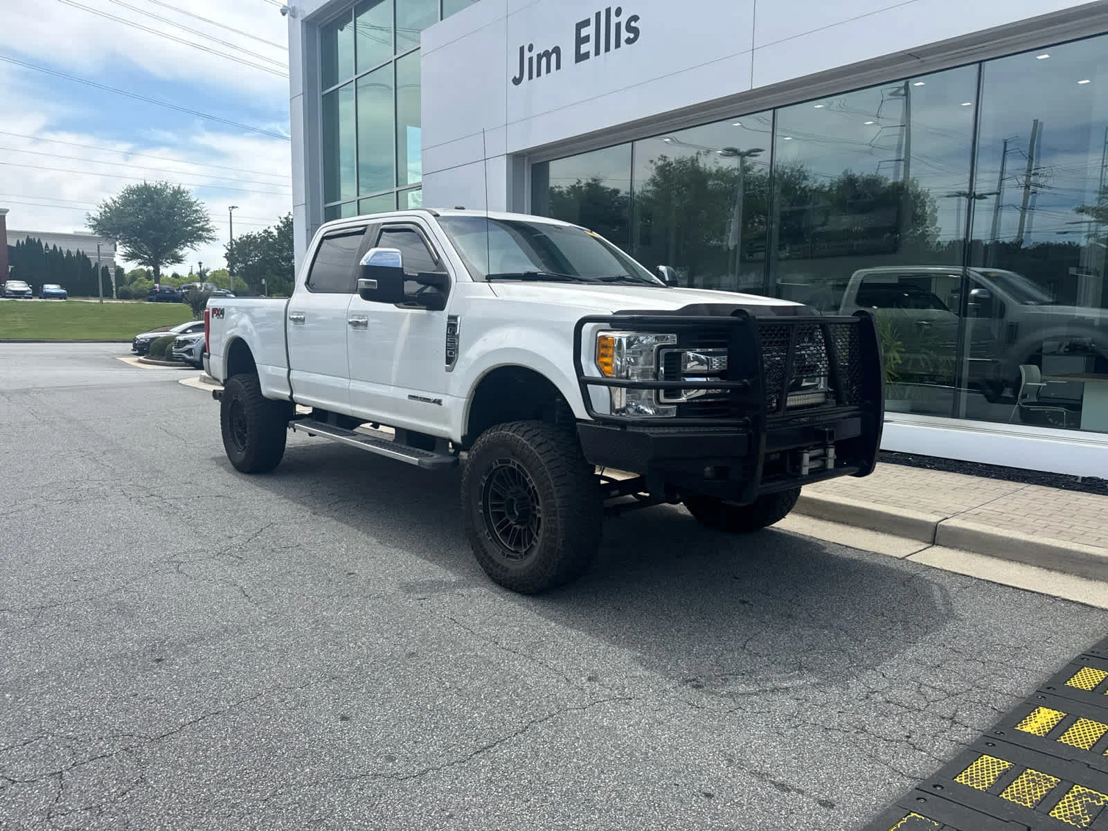 Used 2017 Oxford White Ford XLT image 2