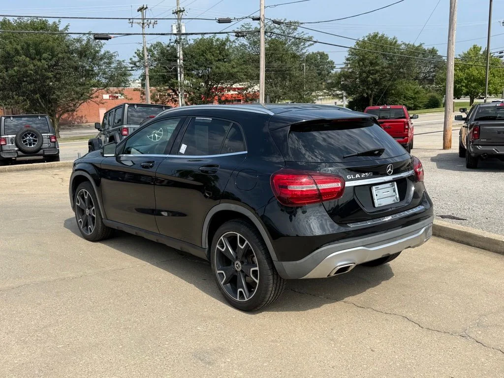 Used 2019 Black Mercedes-Benz GLA 250 image 8