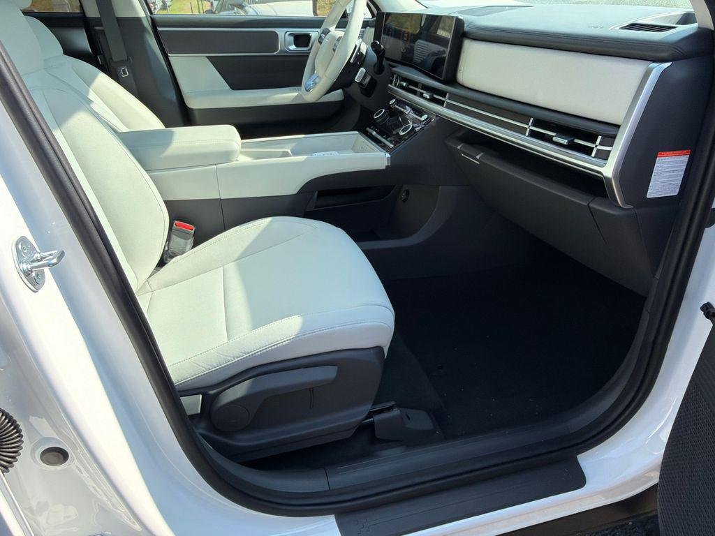 New 2026 White Hyundai SE image 13
