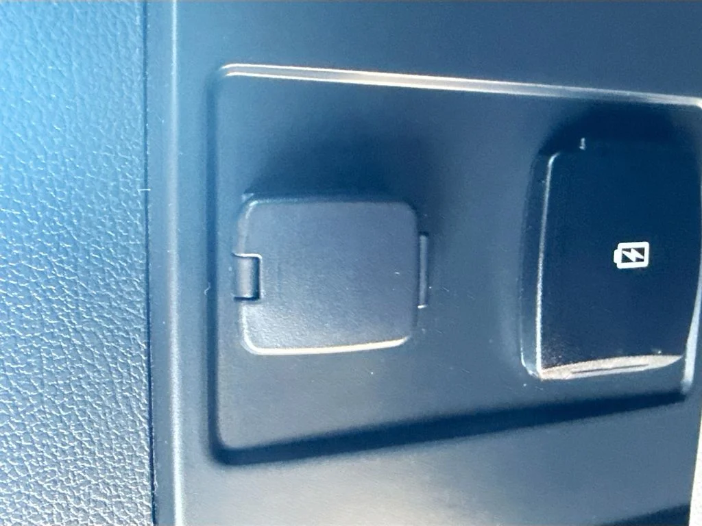 Used 2020 Silver Ford XL image 26