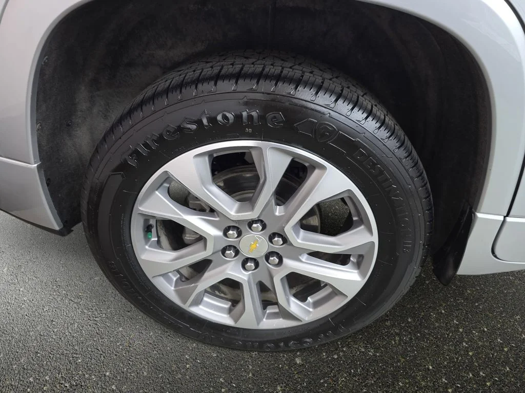 Used 2020 Silver Chevrolet Premier image 33
