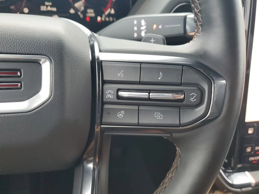 Used 2025 Sterling Metallic GMC AT4 image 22