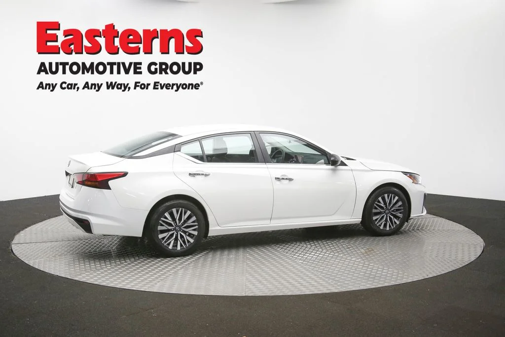 Used 2025 White Nissan 2.5 SV image 44