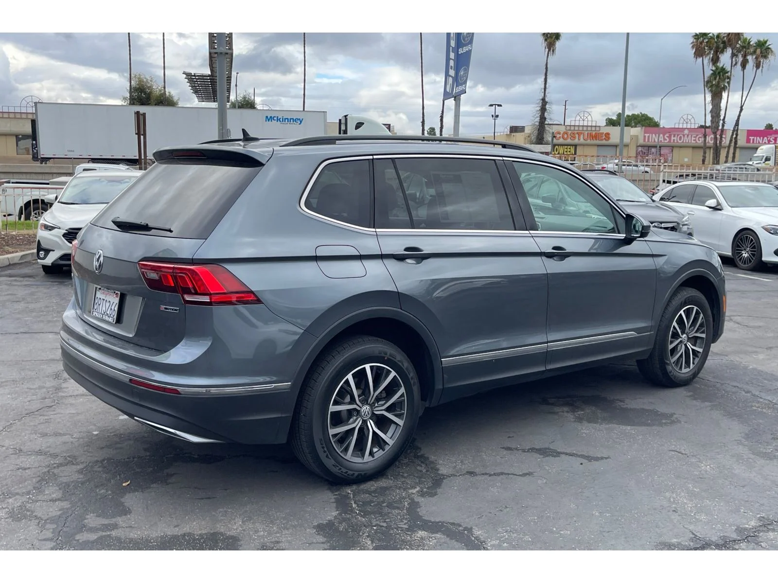 Used 2020 Platinum Gray Metallic Volkswagen SE image 5
