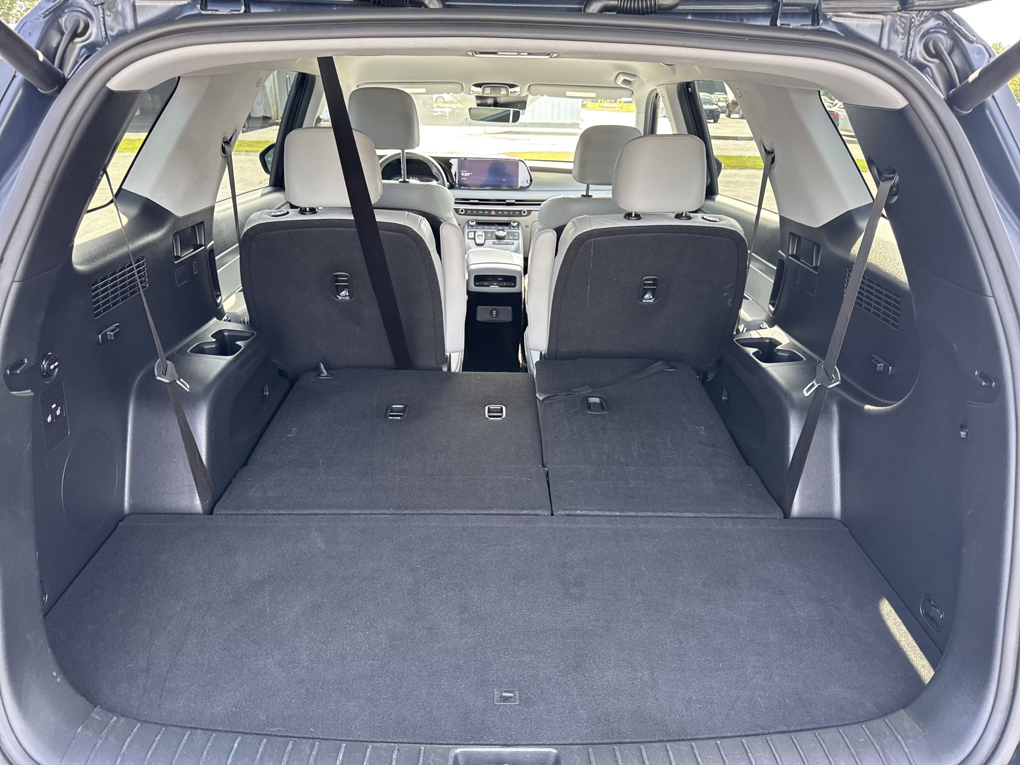 Used 2025 Moonlight Cloud Hyundai SEL image 27