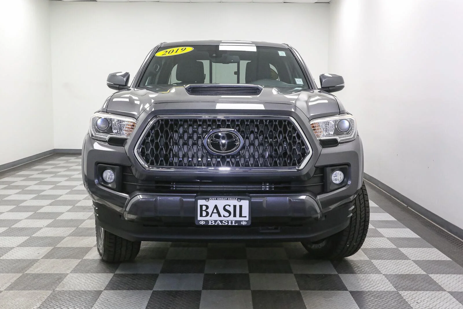 Used 2019 Magnetic Gray Metallic Toyota SR5 image 3