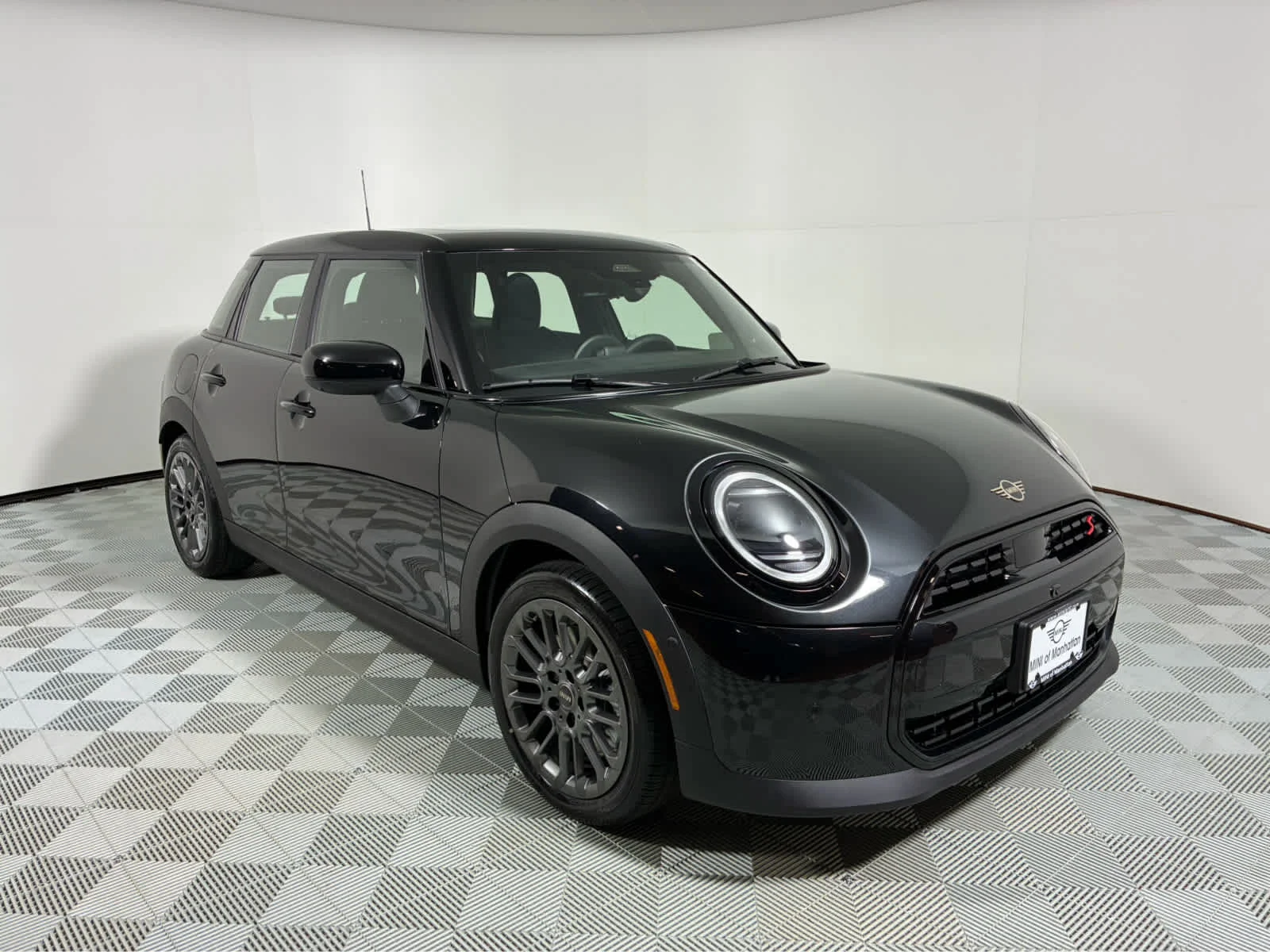 2026 MINI 4 Door Iconic