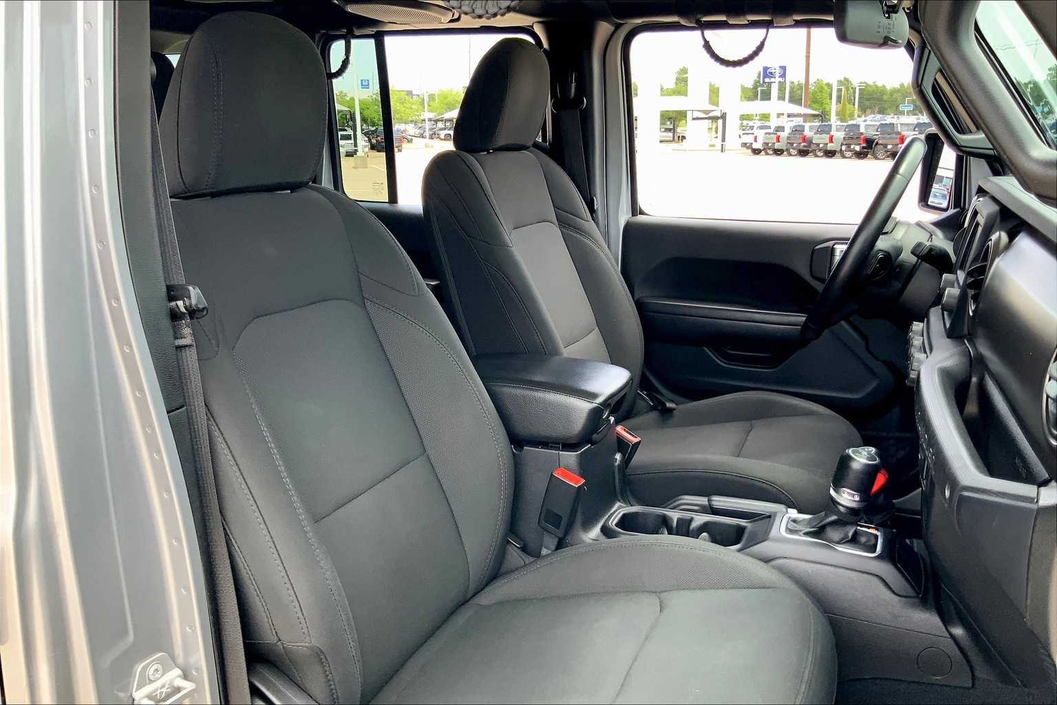 Used 2018 Billet Silver Metallic Clearcoat Jeep Sport S image 8