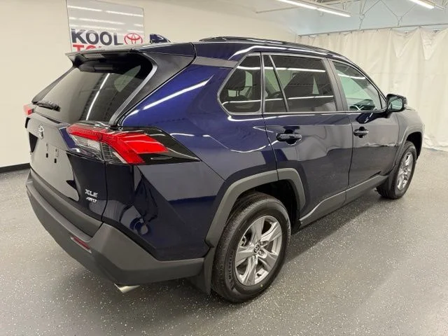 Used 2024  Toyota XLE image 2