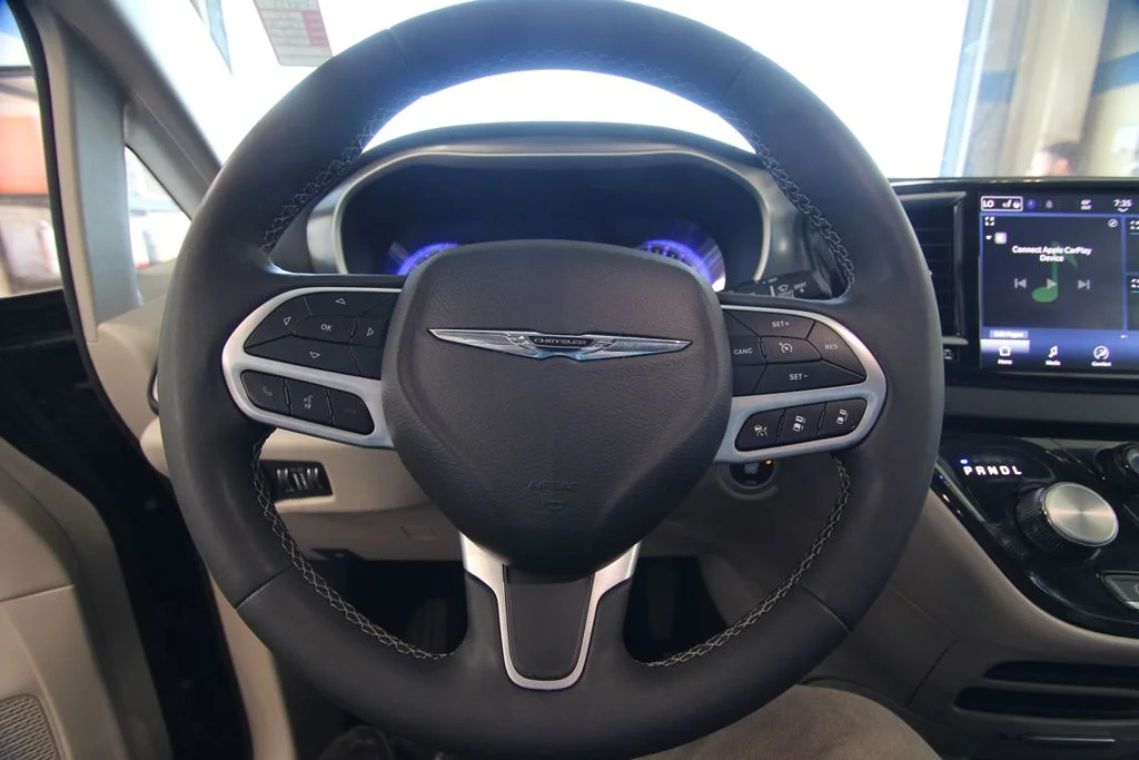 Used 2024 Black Chrysler Touring L image 19
