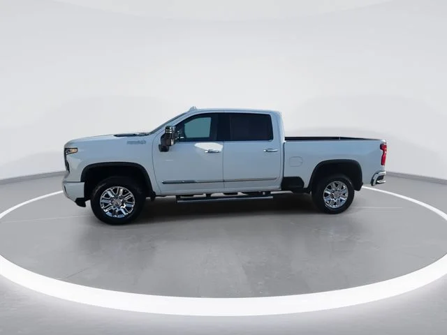 Used 2024 White Chevrolet High Country image 5