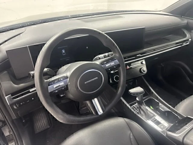 Used 2025 Black Hyundai SEL image 13
