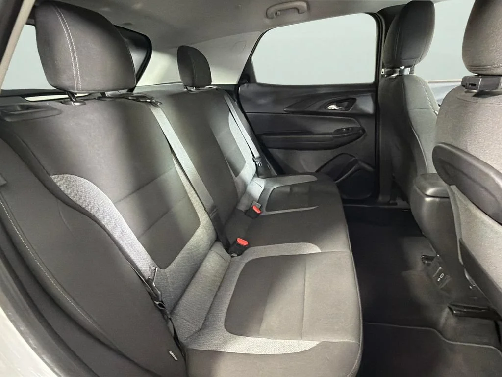Used 2021 SUMMIT WHITE Chevrolet LT image 29