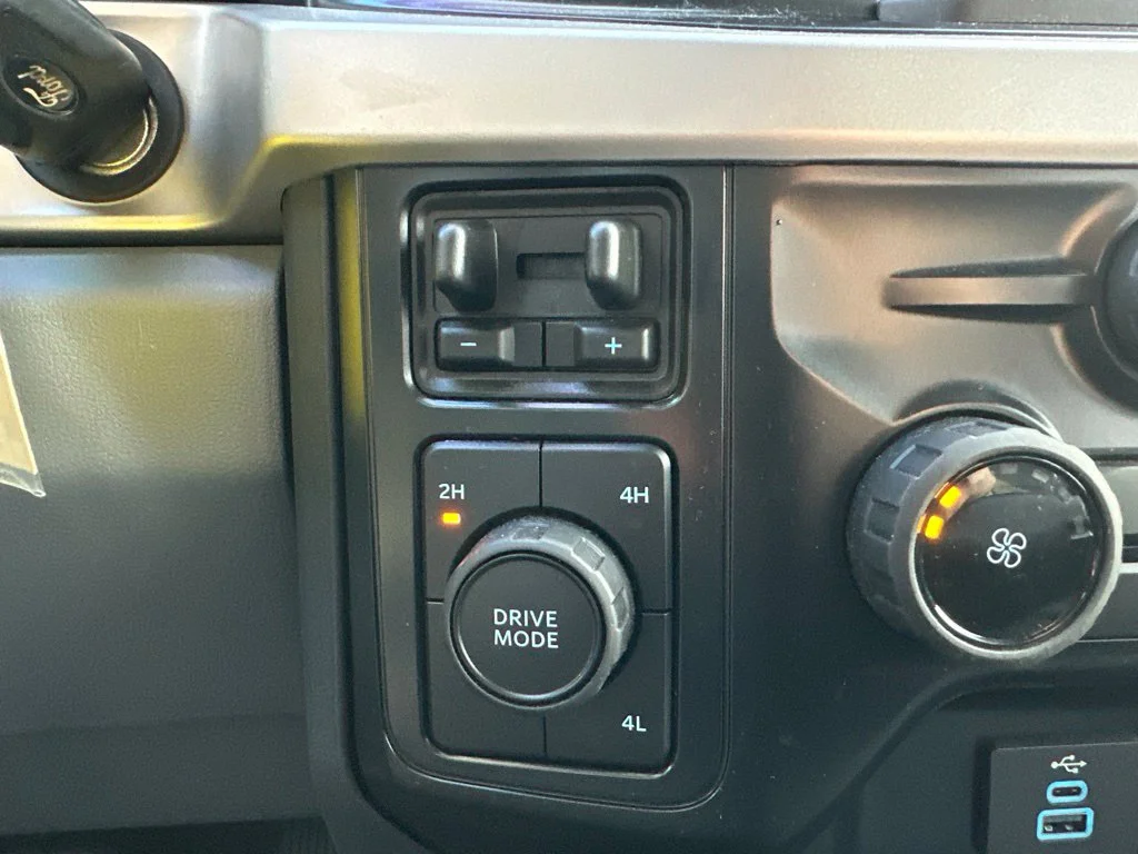 Used 2025 Oxford White Ford XLT image 16