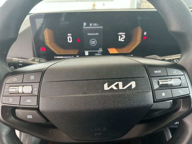 Used 2025 White Kia LXS image 12