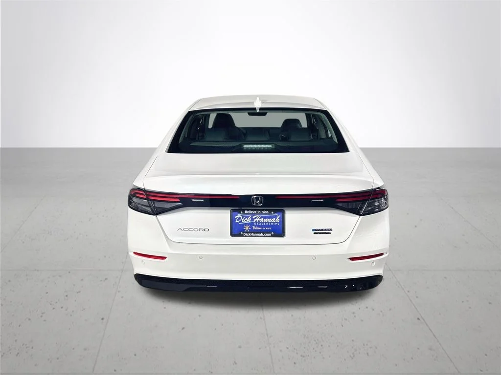 New 2026 Platinum White Pearl Honda Touring image 7