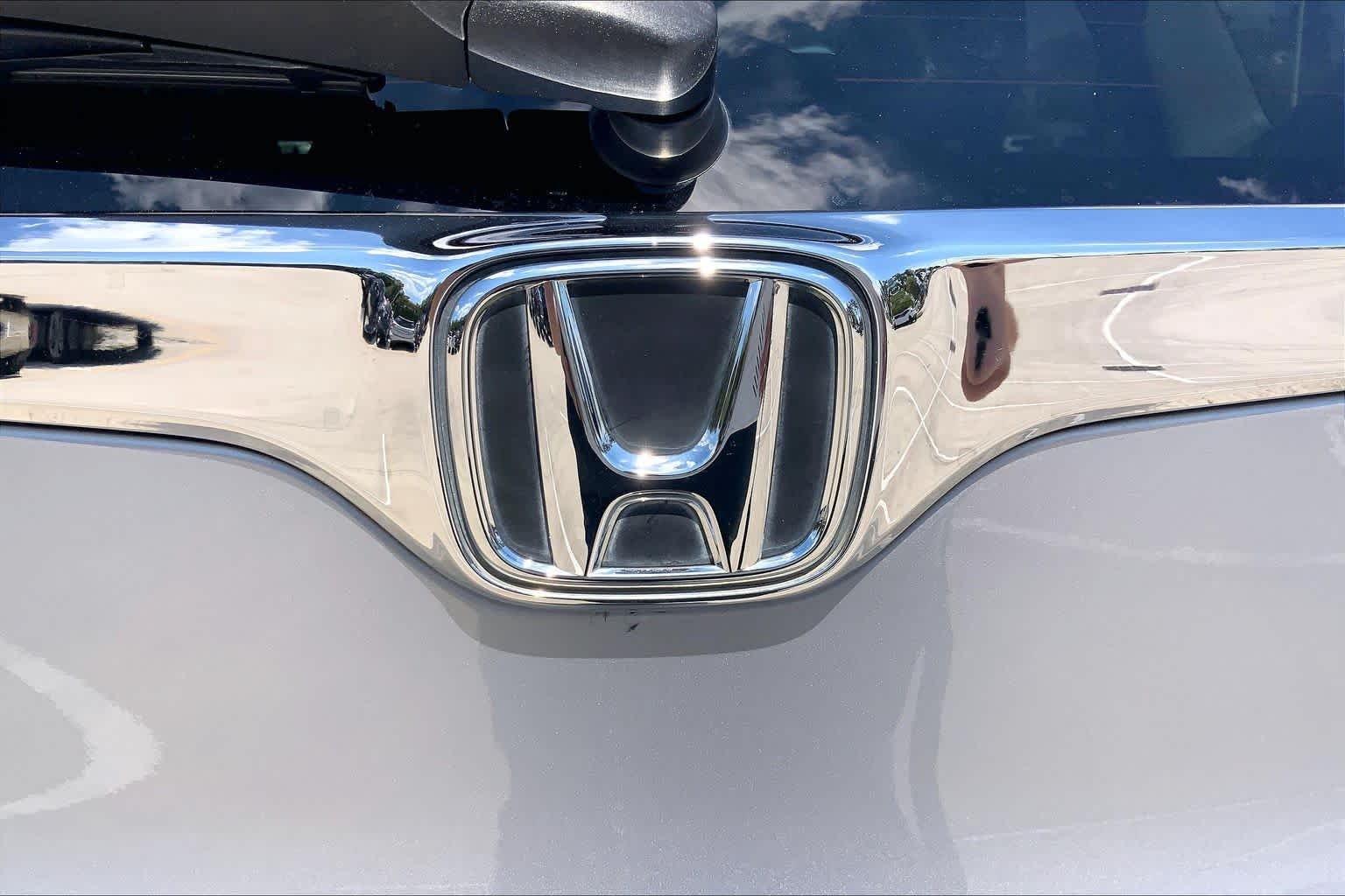 Used 2017 Lunar Silver Metallic Honda EX image 10