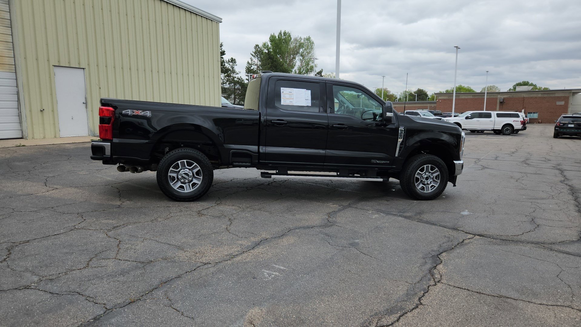 Used 2025 Black Metallic Ford LARIAT image 16