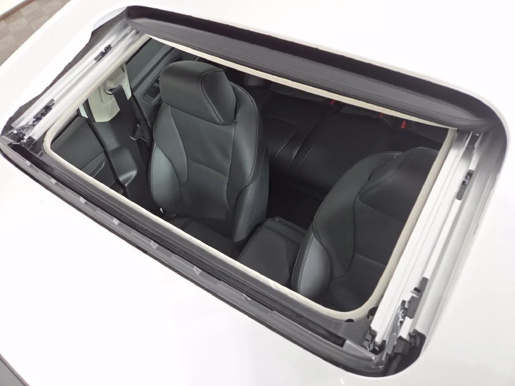 New 2026 Platinum White Pearl Honda Touring image 3