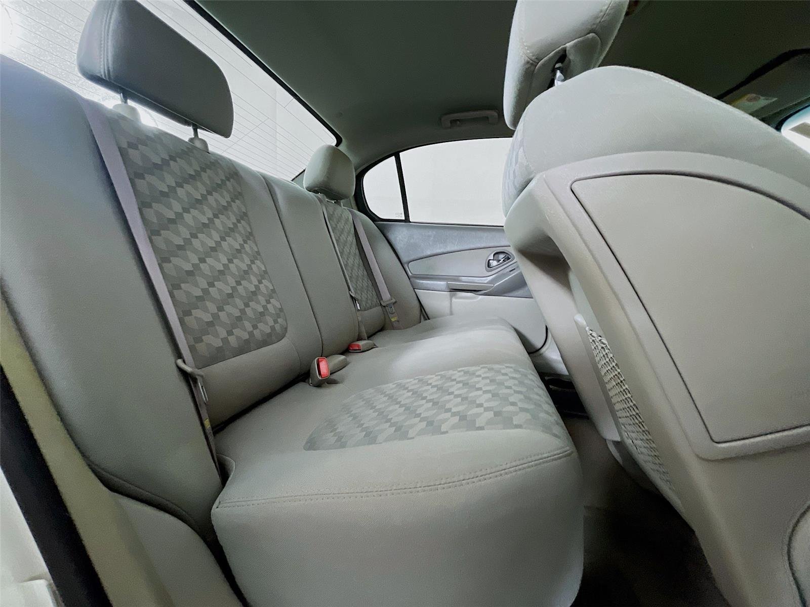 Used 2005 White Chevrolet LS image 27
