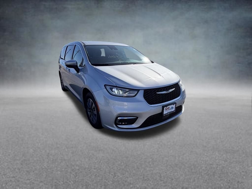 Used 2023 Silver Chrysler Touring L image 8
