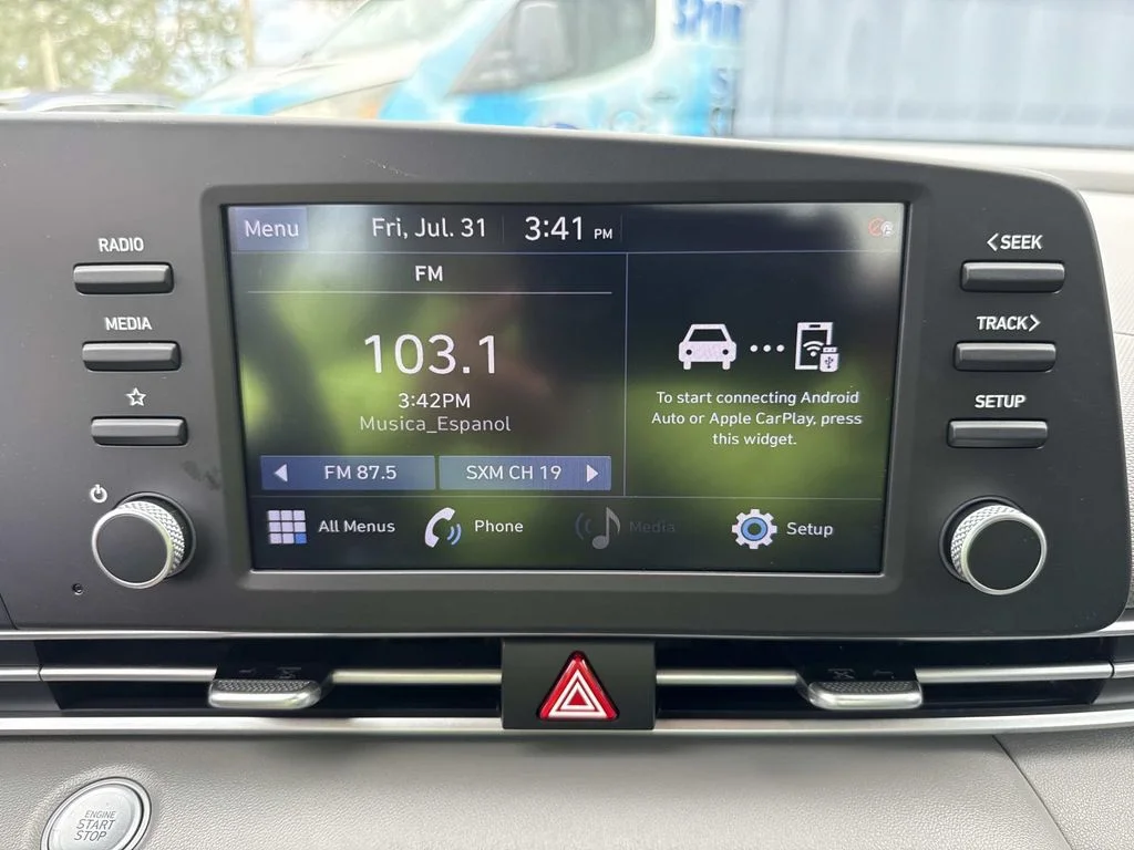 Used 2022 Silver Hyundai SEL image 27