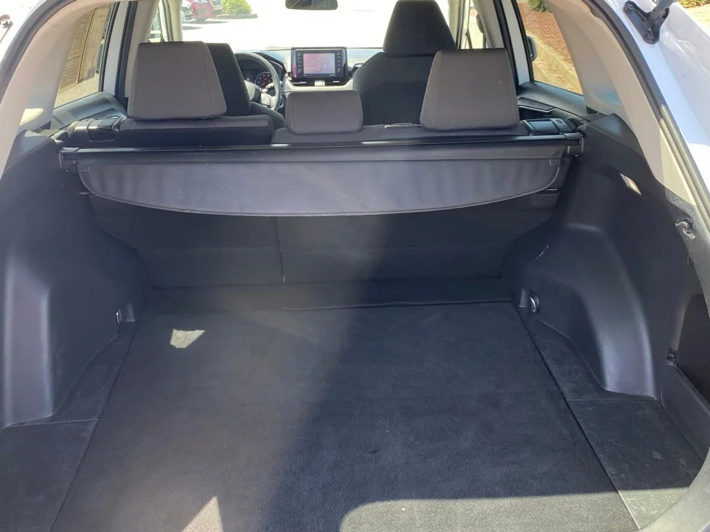 Used 2022 White Toyota XLE image 11