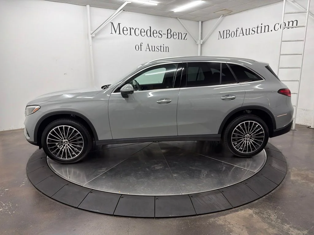 New 2027 White Mercedes-Benz GLC 300 image 4