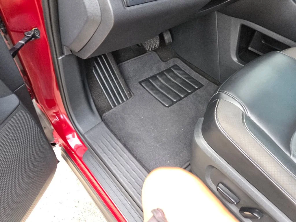 Certified Used 2023 Red Nissan SL image 12