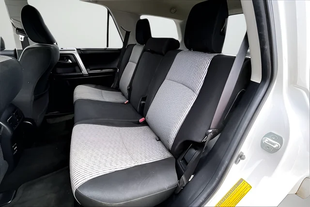 Used 2016 White Toyota SR5 image 19