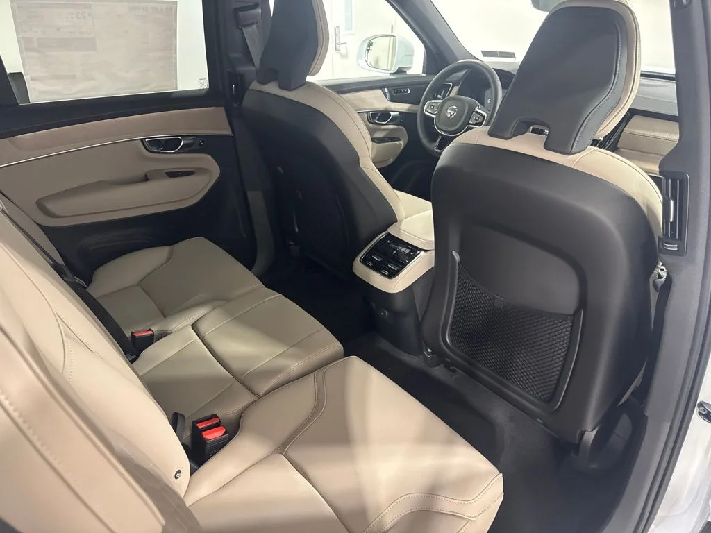 New 2026 Crystal White Pearl Volvo B6 Plus 7-Seater image 24