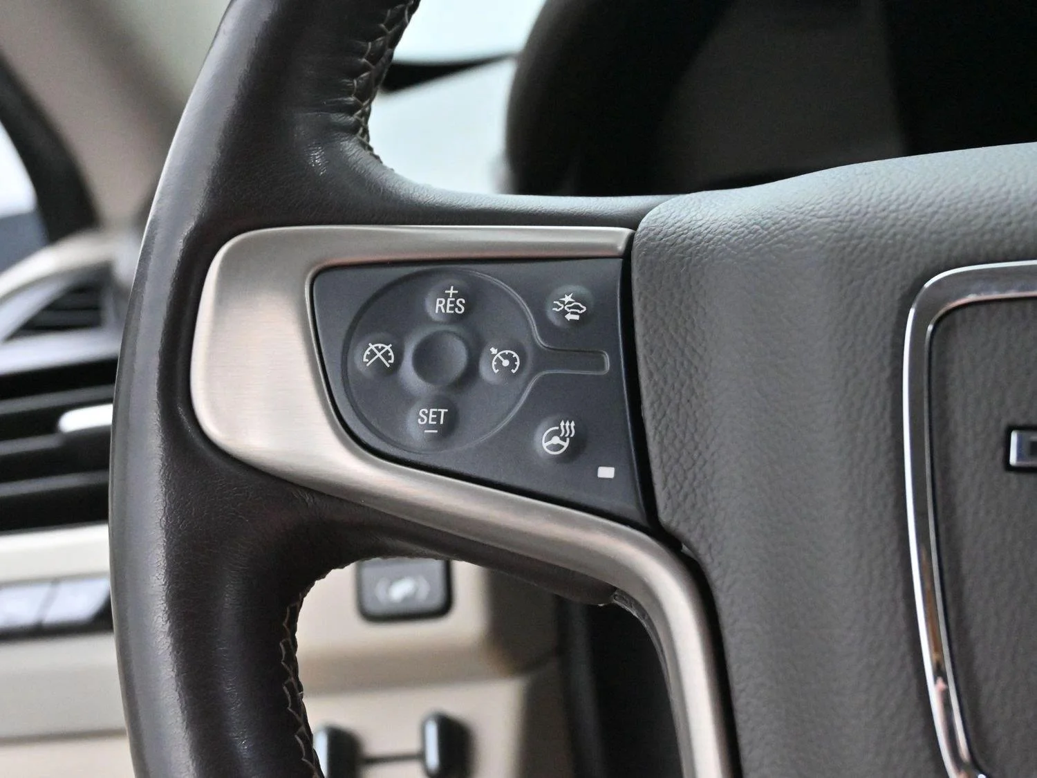 Used 2020 Carbon Black Metallic GMC Denali image 22