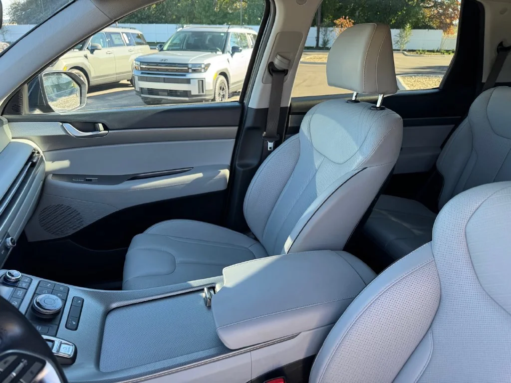 Used 2025 White Hyundai SEL image 10